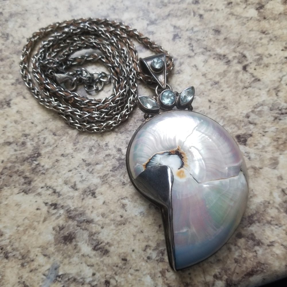 Witch Shell Necklace - Picture 2 of 10